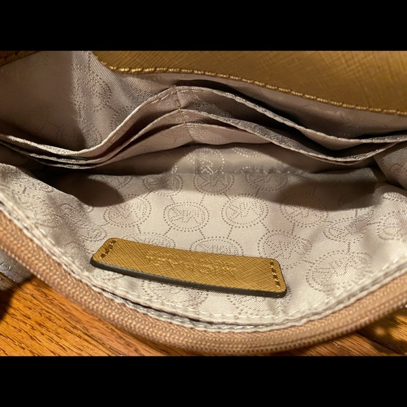 Michael Kors Crossbody - Picture 10 of 10